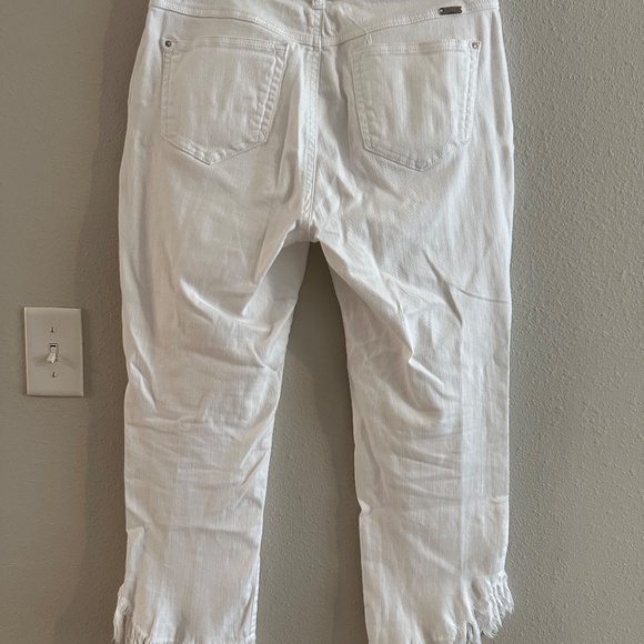 M3- #78 INC Fringe-Trim Curvy Cropped White Jeans, size 10 - Picture 4 of 9